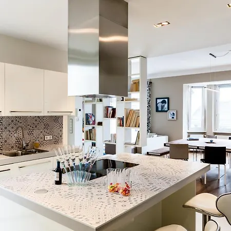 Welcome Place D'armes I Lägenhet